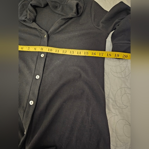 Beacon Apparel Women's Black Button-Up Collared Top Size Medium NWOT - Picture 7 of 7